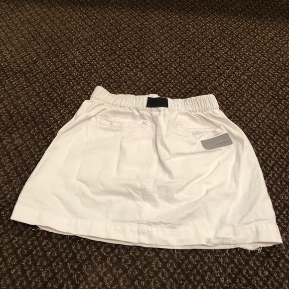 White jean skirt with buckle - Picture 2 of 3